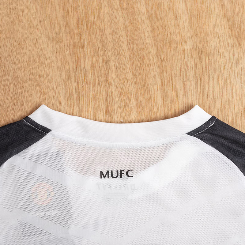 2010-2011 Man Utd Away Retro Soccer Jersey (不带决赛字)