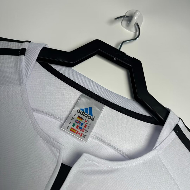 2003-2004 RMA Home Retro Soccer Jersey