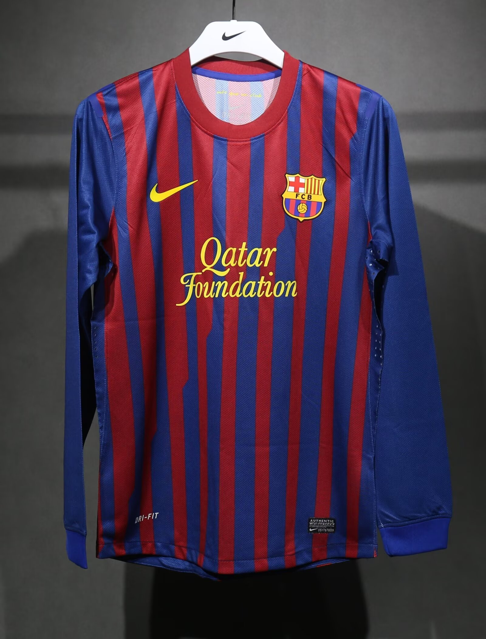 2011-2012 BAR Home Player Version 长袖球员 Long Sleeve Retro Soccer Jersey