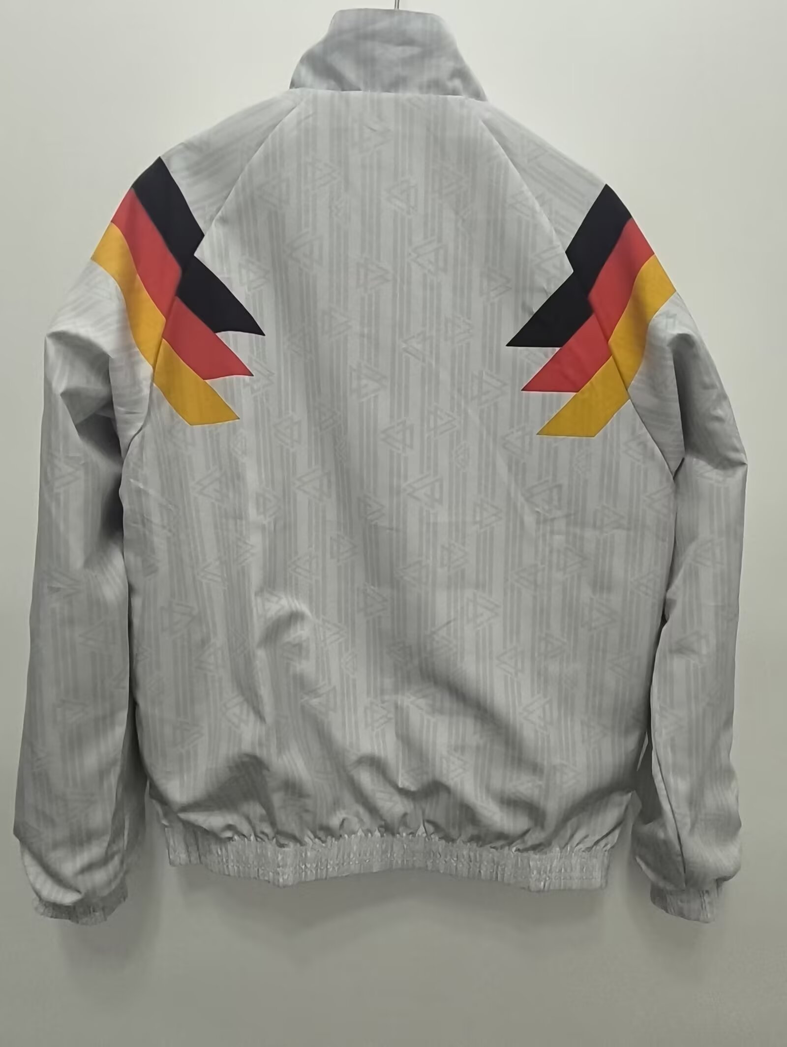 24-25 Germany White & black Double Sided Windbreaker (双面风衣)