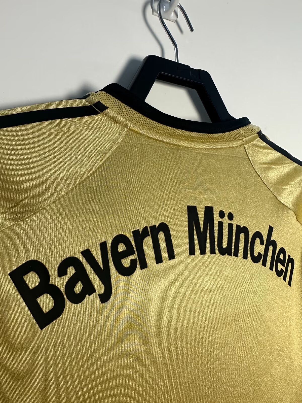 2003-2004 Bayern away Retro Soccer Jersey