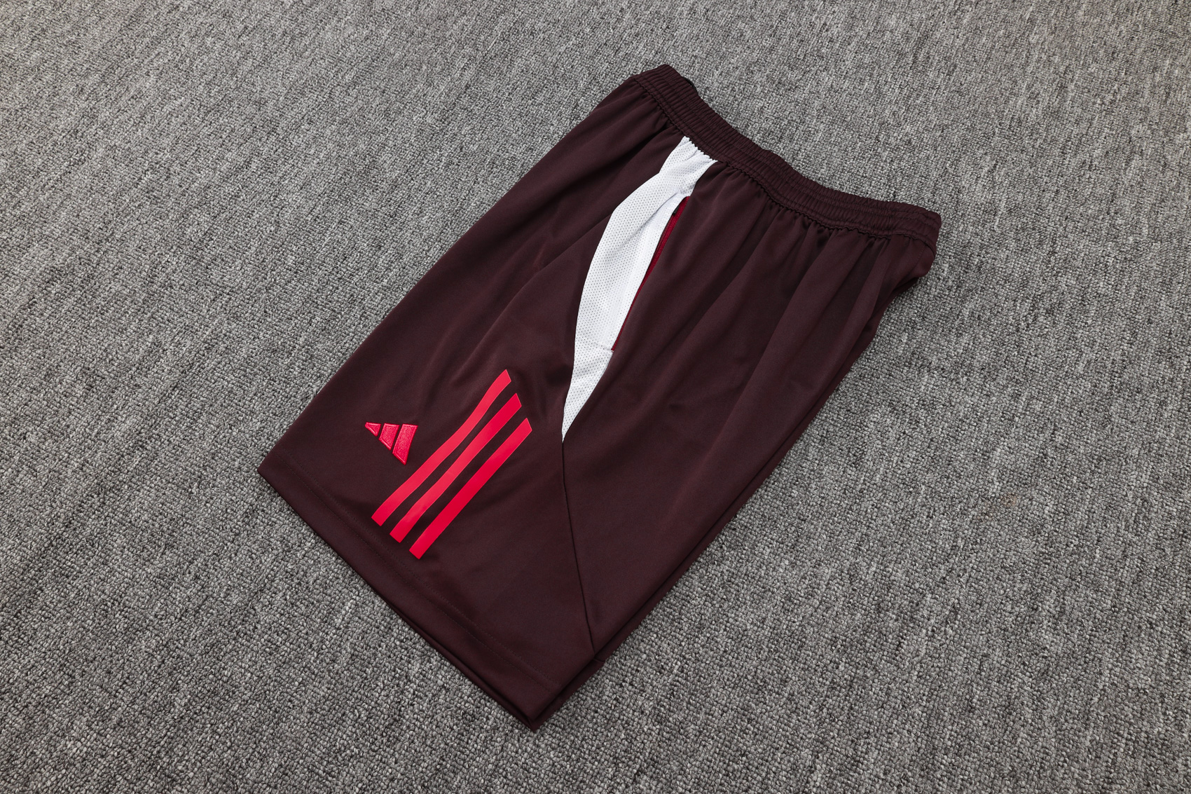 24/25  Bayern Munich Red  Brown 1:1 Quality Training Vest（A-Set）
