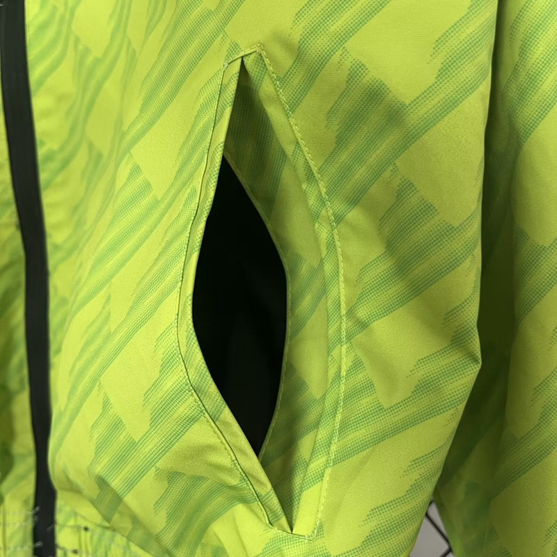 2024 Man Utd Black & Green Double Sided Windbreaker (双面风衣)