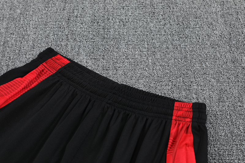 25-26 Man Utd Black Training Short Suit