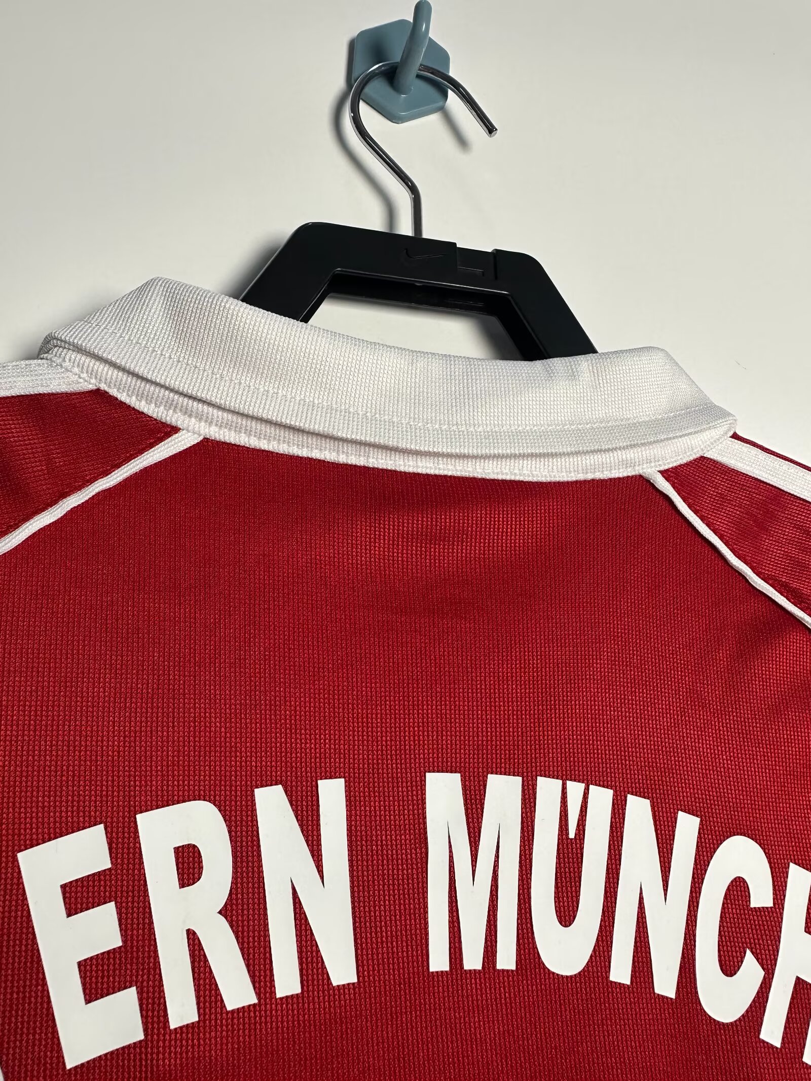 2005-2006 Bayern Home Retro Soccer Jersey