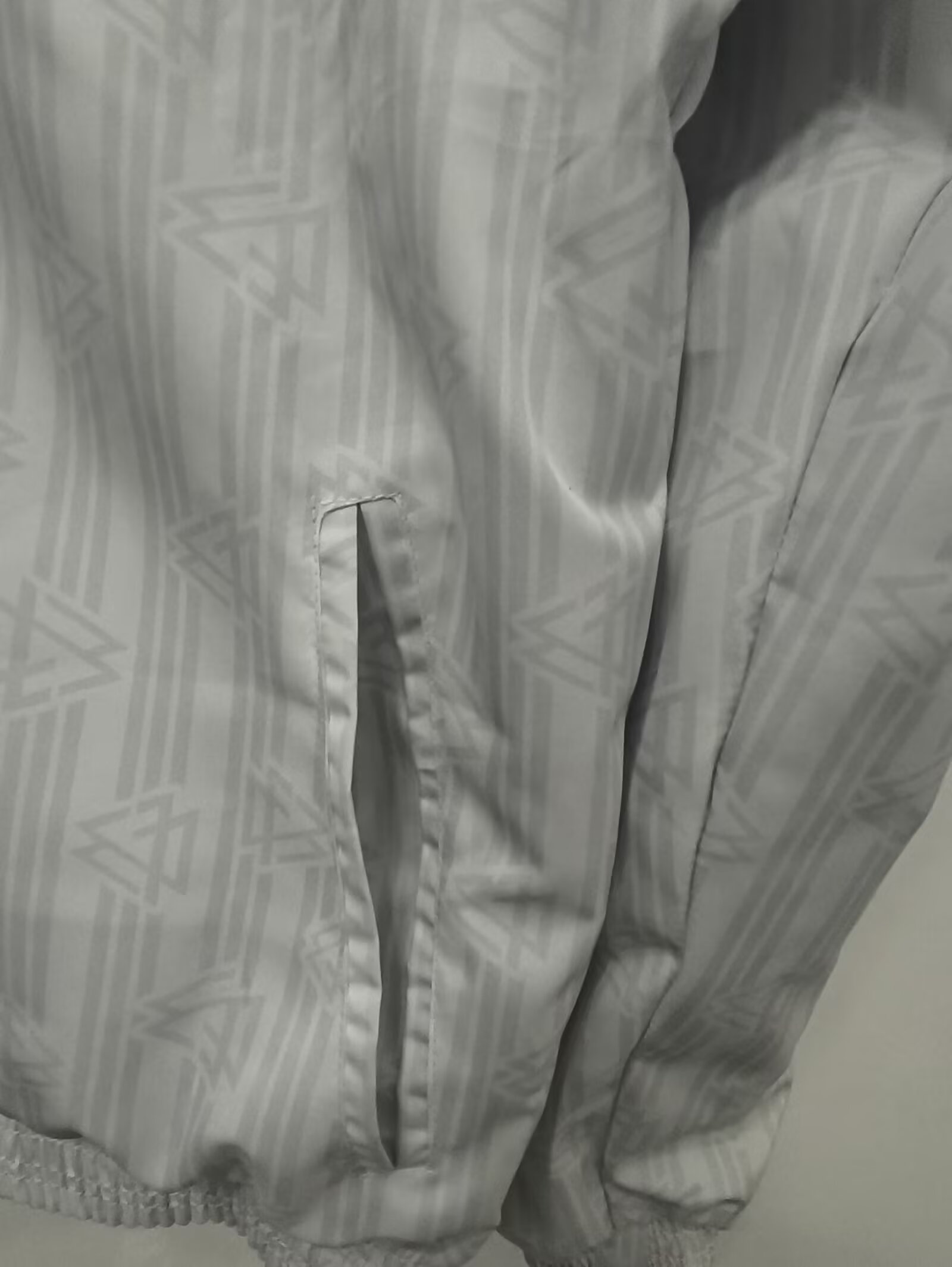 24-25 Germany White & black Double Sided Windbreaker (双面风衣)