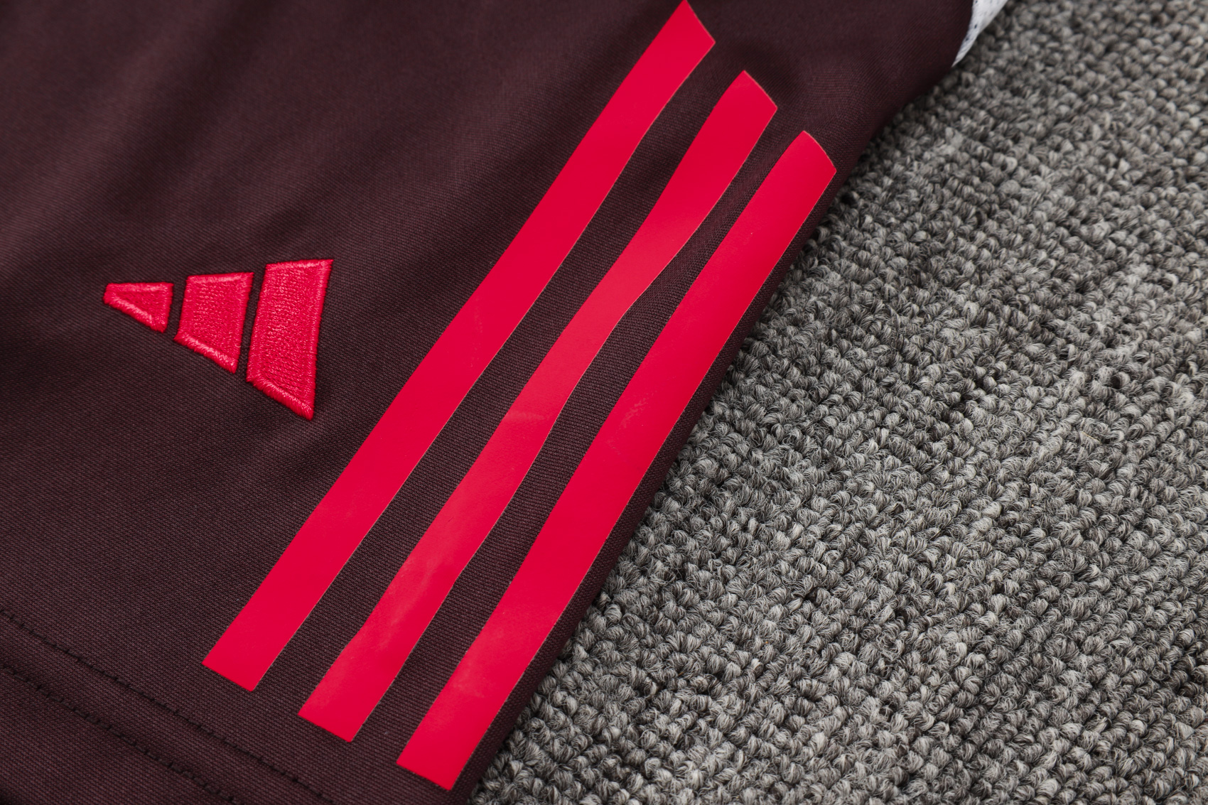 24/25  Bayern Munich Red  Brown 1:1 Quality Training Vest（A-Set）