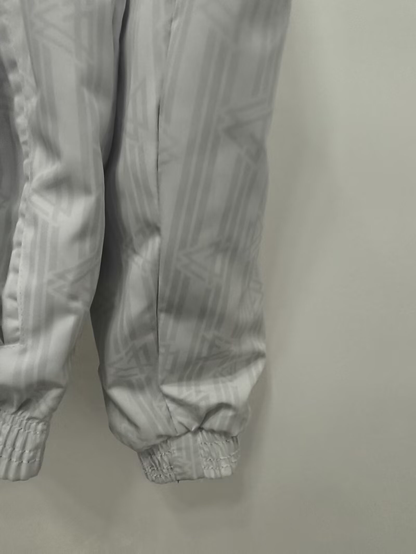 24-25 Germany White & black Double Sided Windbreaker (双面风衣)