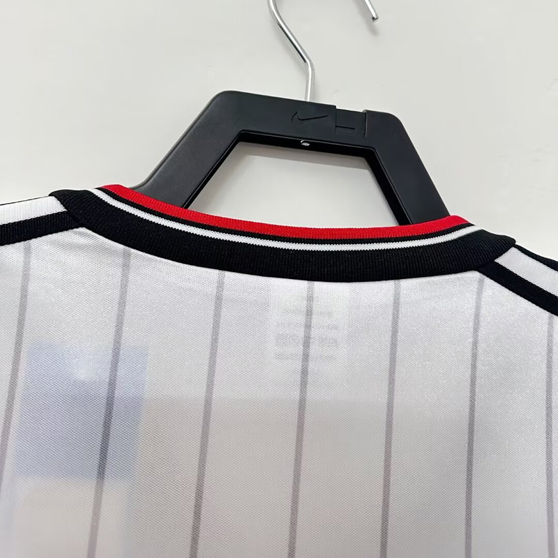 1983 Man Utd Away White Retro Soccer Jersey