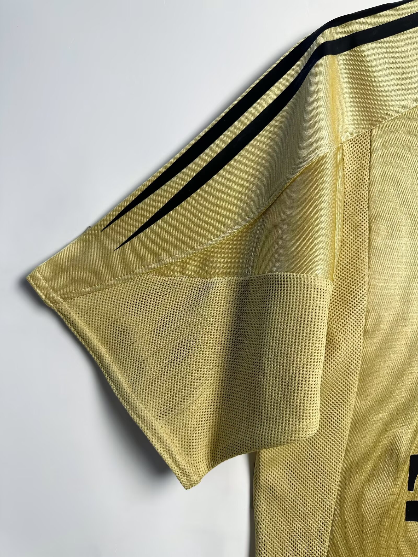 2003-2004 Bayern away Retro Soccer Jersey