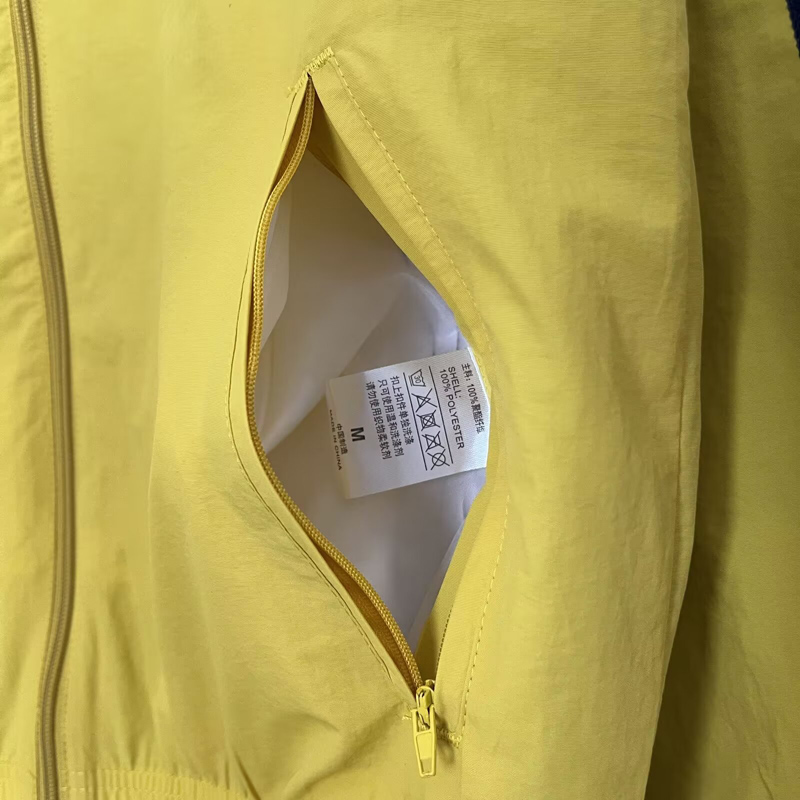 24-25 Man Utd Yellow & Red Double Sided Windbreaker (双面风衣)