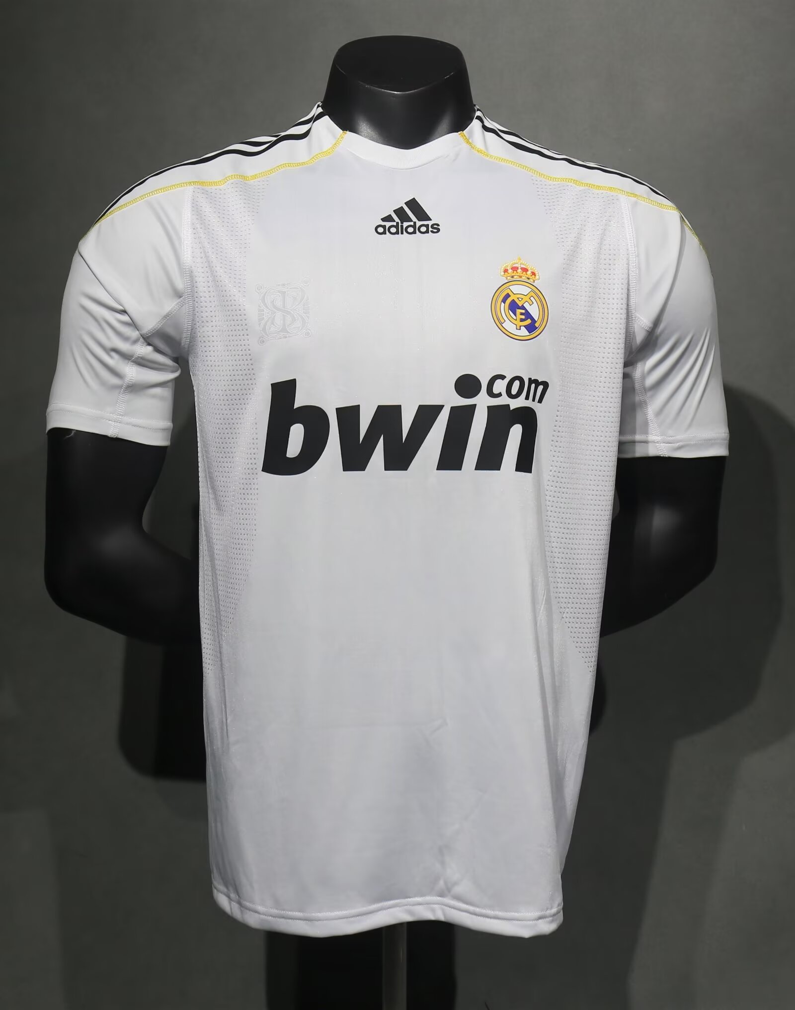 2009-2010 RMA Home Player Version 球员 Retro Soccer Jersey