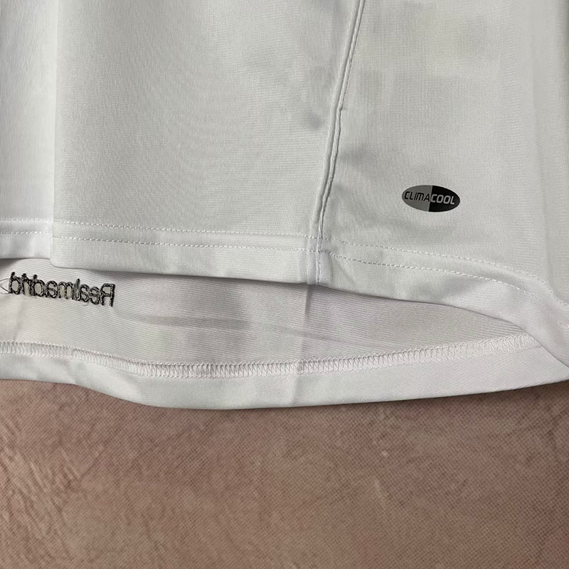 2005-2006 RMA Home Retro Soccer Jersey