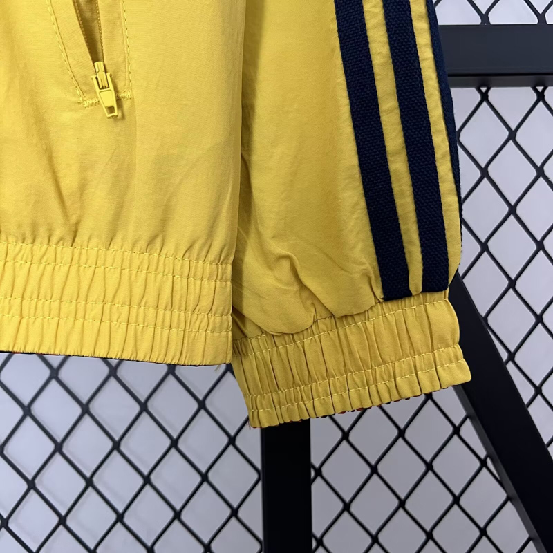 24-25 Man Utd Yellow & Red Double Sided Windbreaker (双面风衣)