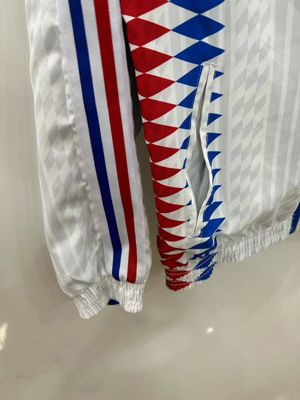 25-26 France Blue & White Double Sided Windbreaker (双面风衣)
