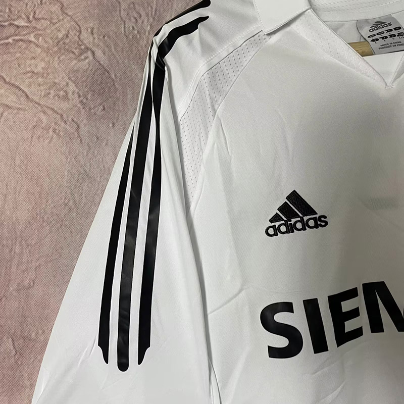 2005-2006 RMA Home Retro Soccer Jersey