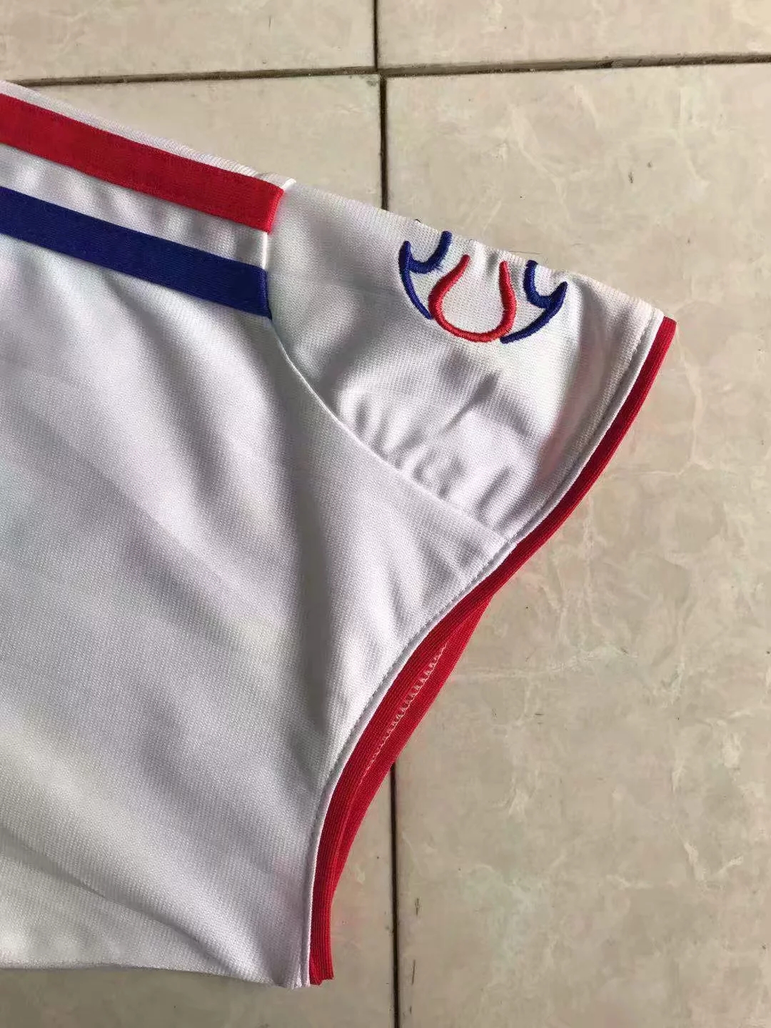 2006France Away White Retro Soccer Jersey(带胸前小字)