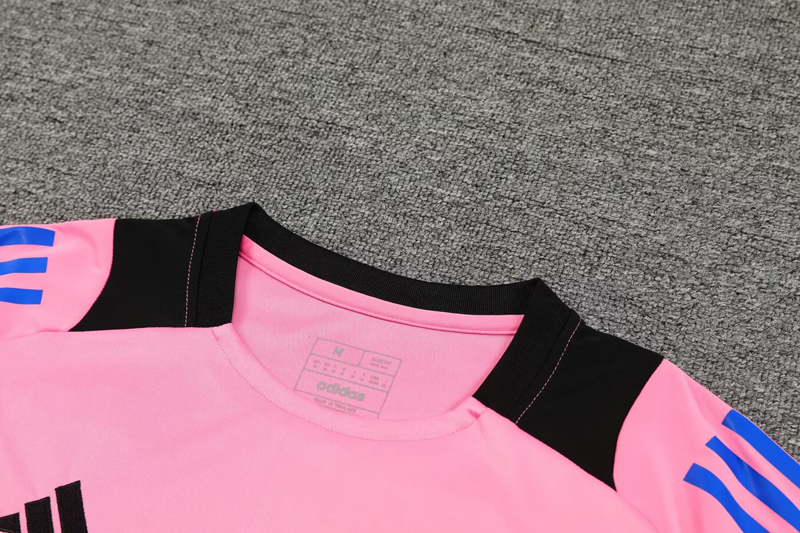 24-25 Man Utd Pink Training Short Suit