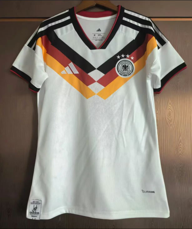 25-26 Germany home woman Fans Soccer Jersey（女人）