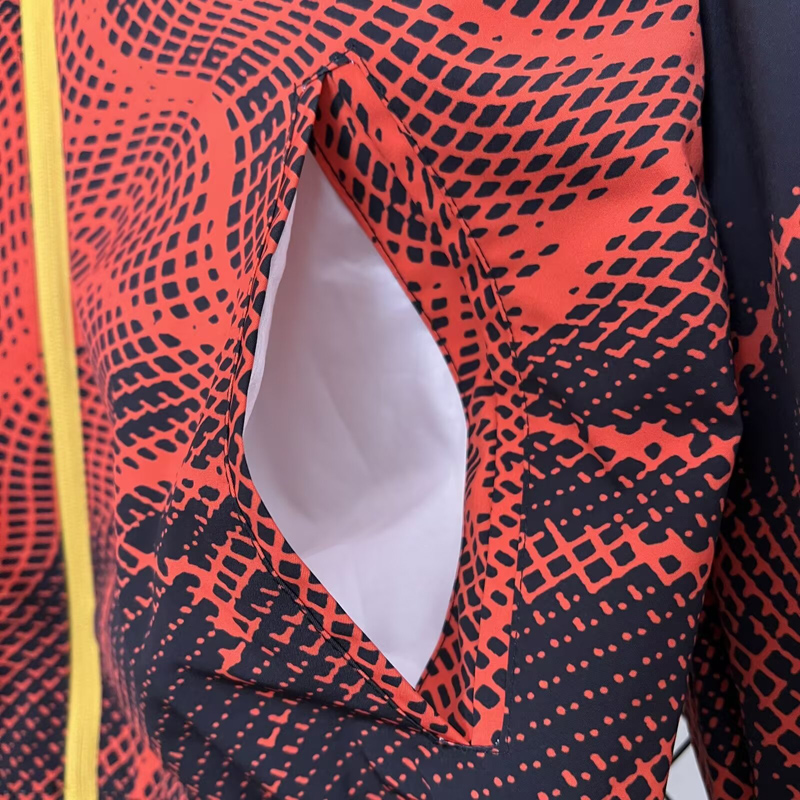 24-25 Man Utd Yellow & Red Double Sided Windbreaker (双面风衣)