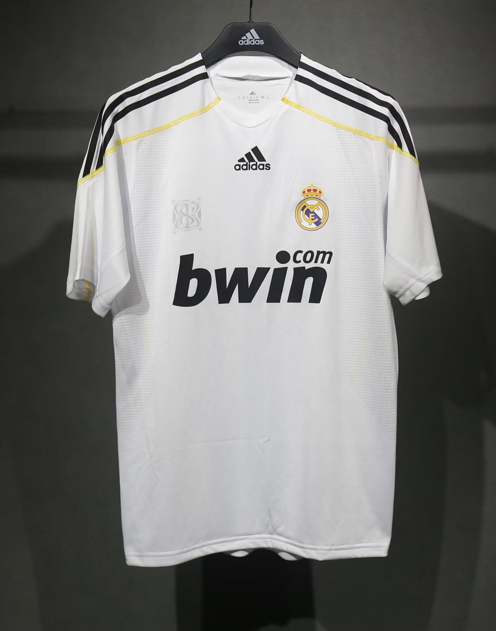 2009-2010 RMA Home Player Version 球员 Retro Soccer Jersey