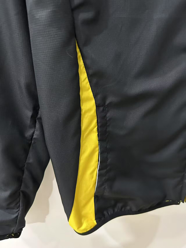 25-26 Jamaica Yellow & Black Double Sided Windbreaker (双面风衣)(刺绣)