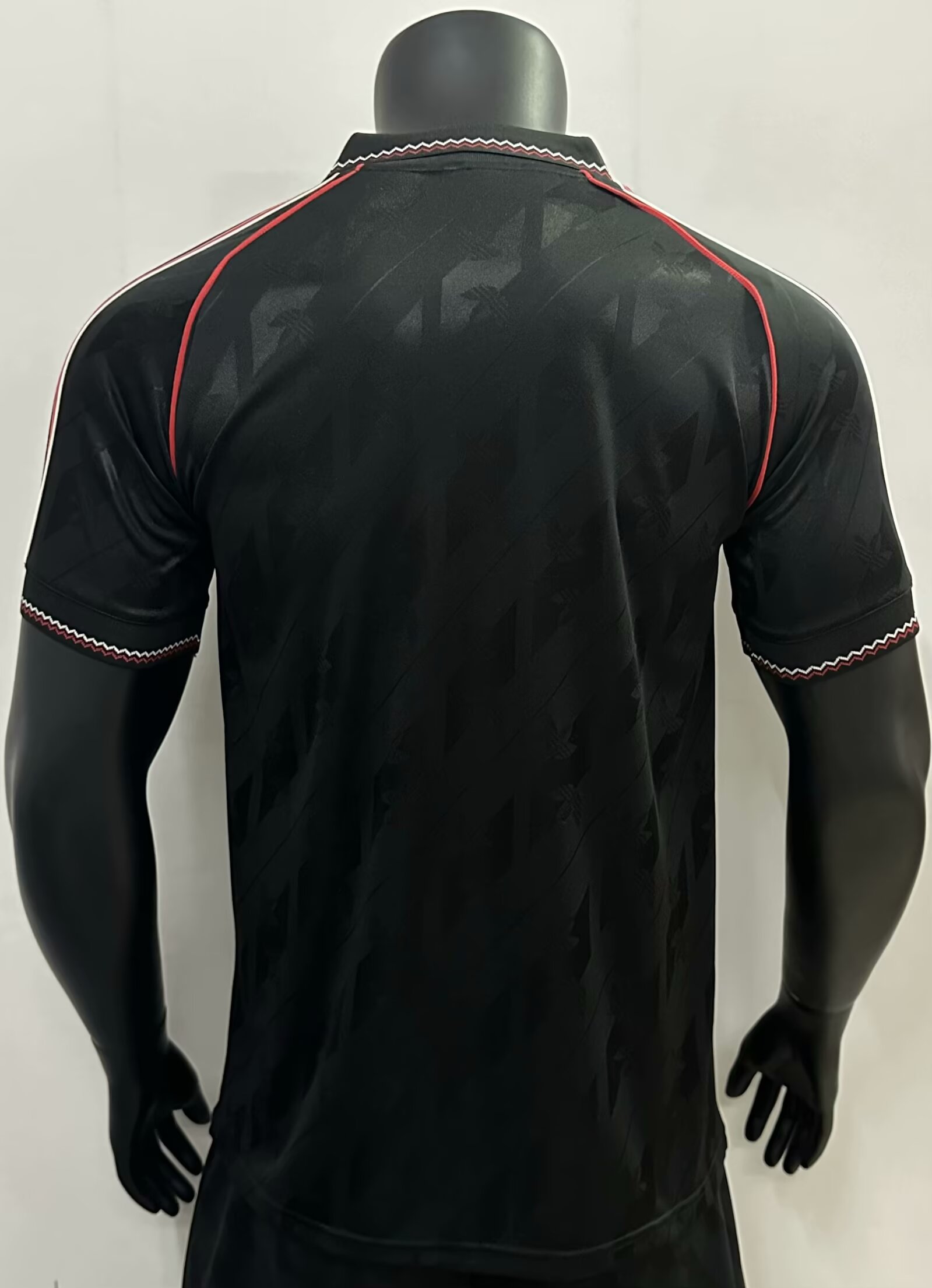 24-25 Man Utd Black Retro Edition Polo Short Sleeve