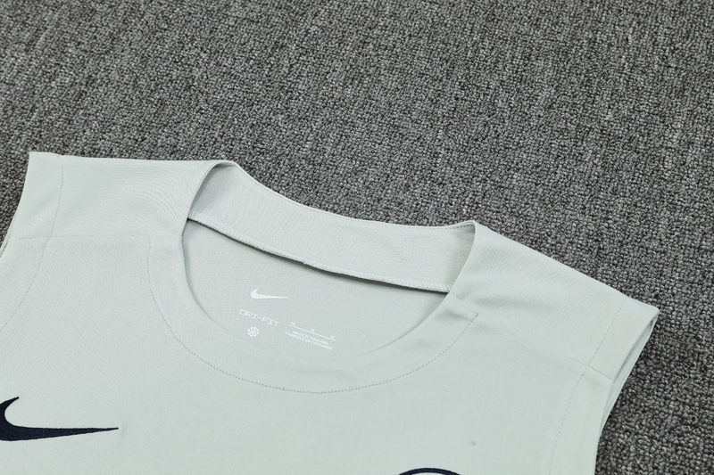 25-26 INT Light green Tank top and shorts suit