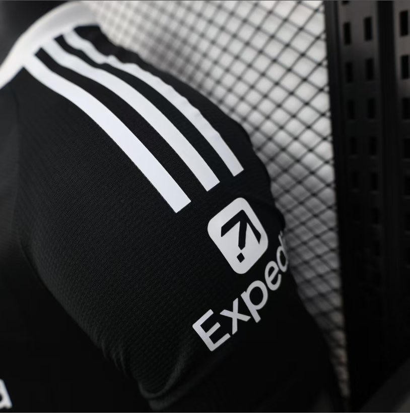 2025-26 LIV Black Goalkeeper Player Version Soccer Jersey