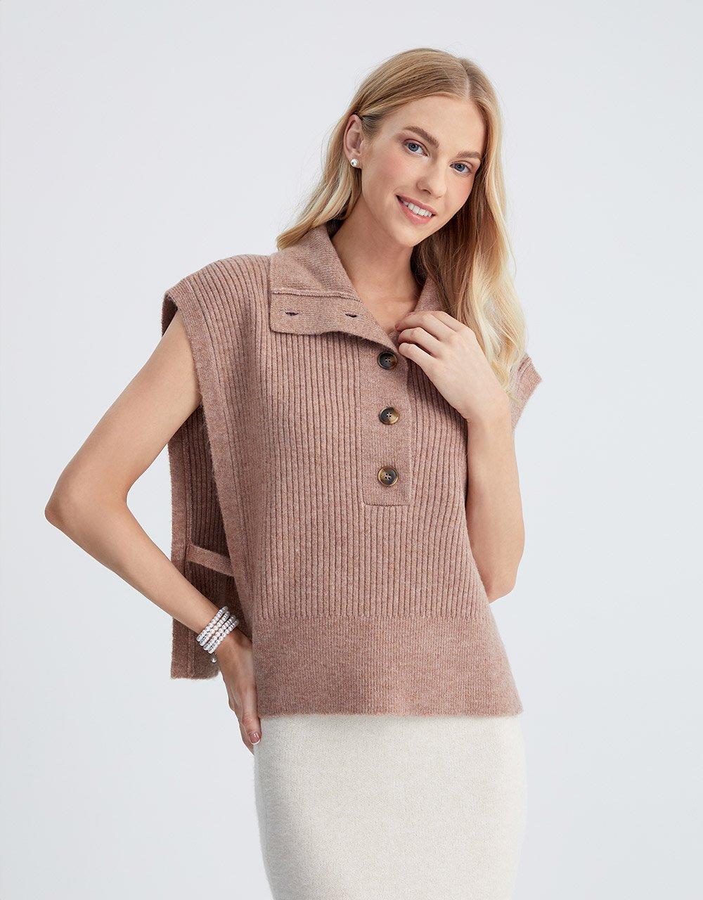 Sleeveless Ribbed Half Buttoned Knitted Vest
