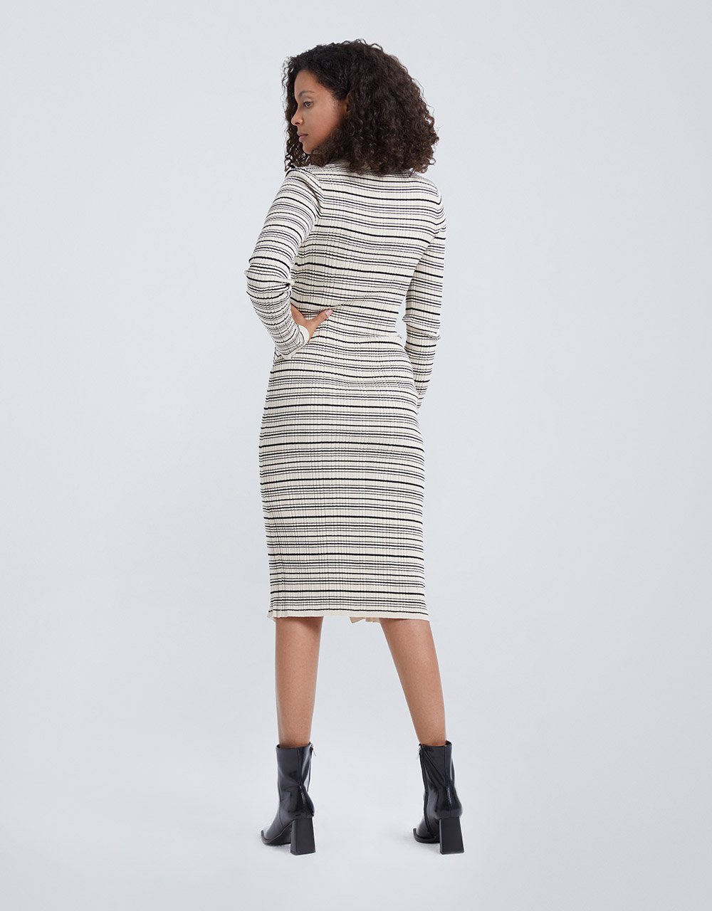 Standard Sleeve V-Neck Knitted Dress