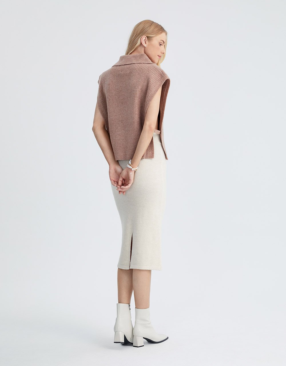 Sleeveless Ribbed Half Buttoned Knitted Vest