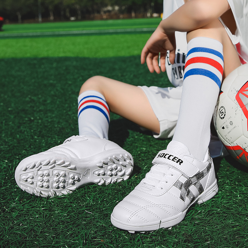 Men women Soccer Shoes Anti-Slippery Cushioning Kid Football Sneakers Indoor Sports Shoes Professional Training Shoes