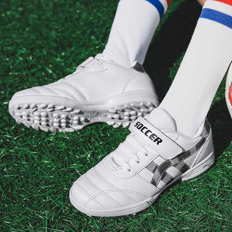 Men women Soccer Shoes Anti-Slippery Cushioning Kid Football Sneakers Indoor Sports Shoes Professional Training Shoes