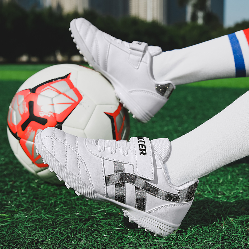 Men women Soccer Shoes Anti-Slippery Cushioning Kid Football Sneakers Indoor Sports Shoes Professional Training Shoes