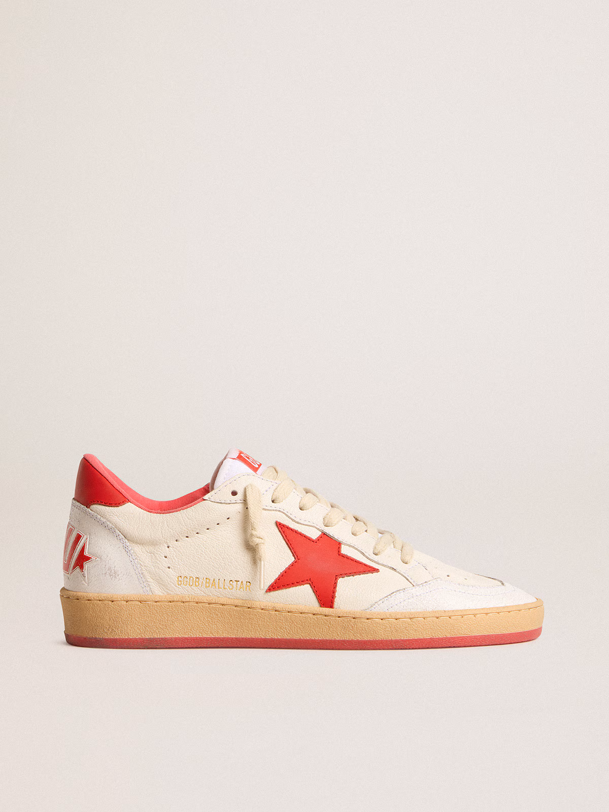 Golden Goose GGDB Golden Goose GGDB Women’s Ball Star Wishes in white leather with a red star and heel tab