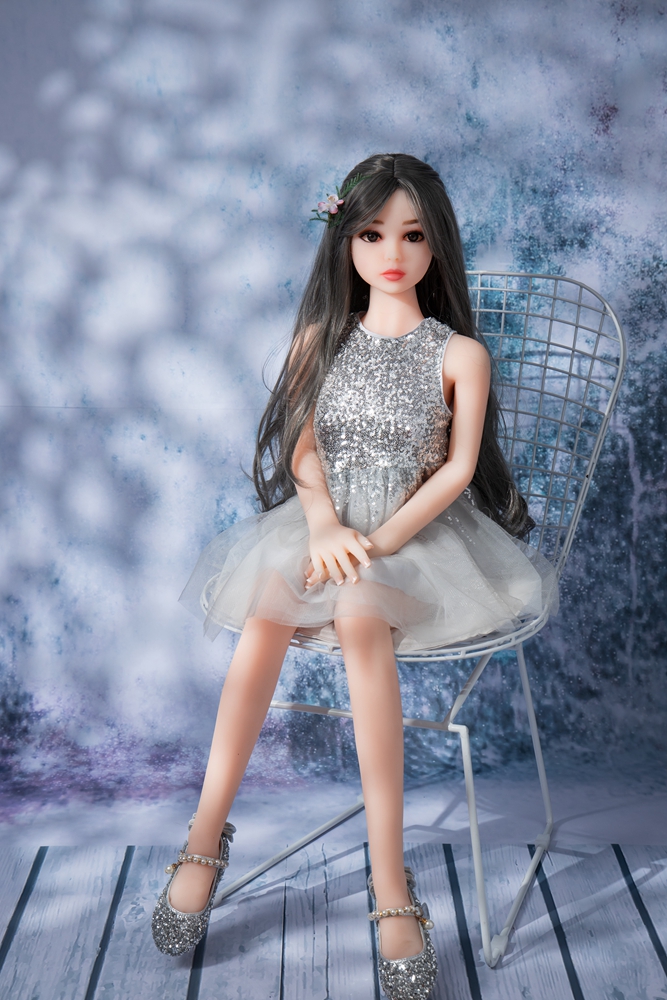 Hedda: A little girl in a princess dress-65-75CM/2FT5 (Different height)