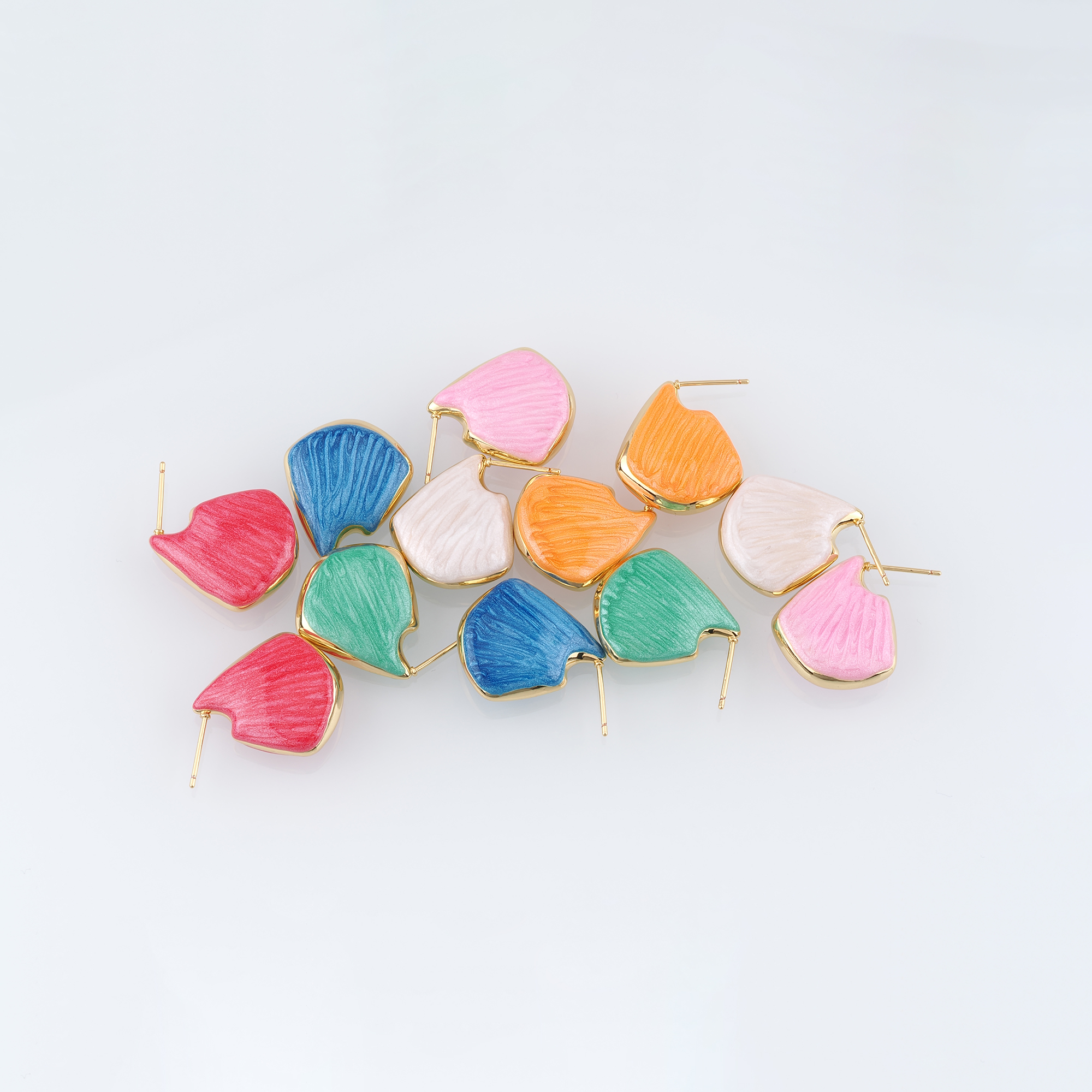 18K Gold Filled Shell Hoop Earrings,Dainty Earrings,Enamel Scallop Earrings,Minimalist Earrings,Everyday Earrings