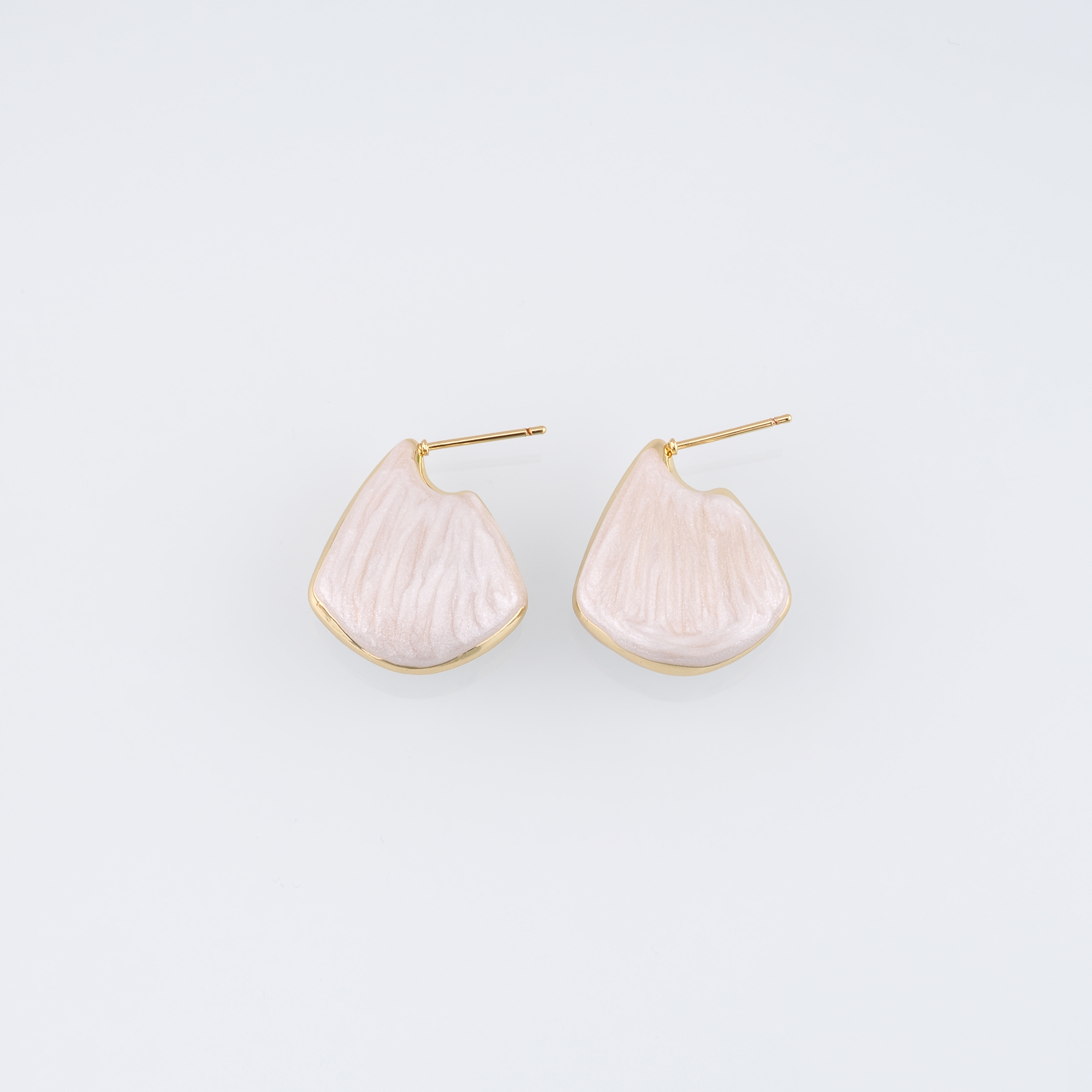 18K Gold Filled Shell Hoop Earrings,Dainty Earrings,Enamel Scallop Earrings,Minimalist Earrings,Everyday Earrings